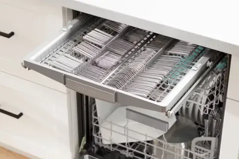 bosch-benchmark-fully-integrated-dishwasher-closeup-flex-3rd-rack